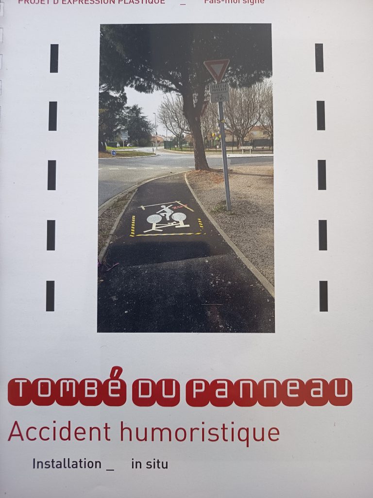 Installation in situ thuir tombé du panneau accident humoristique vélo