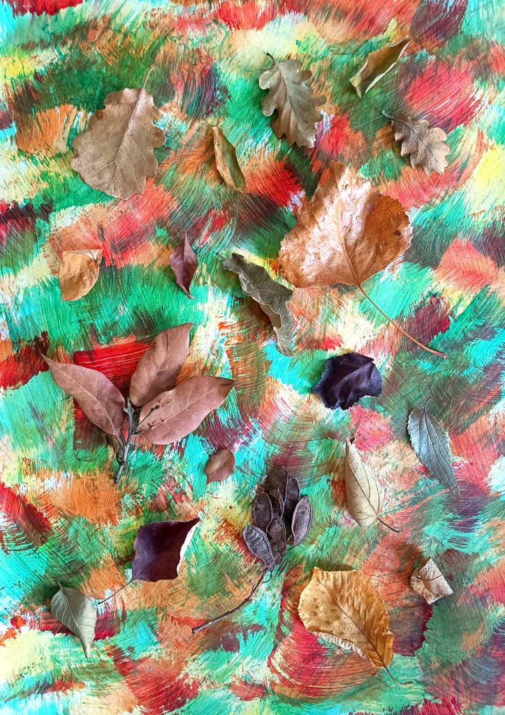 Welcome to Autumn. Le temps s'écoule dénoté par les couleurs de l'automne. Célébrons chaque instant passé et à venir ! Le solstice d’automne, version Inkkarn Peinture et éléments naturel, matières, feuilles d'automnes assemblage par photographie contrastée hautement saturée