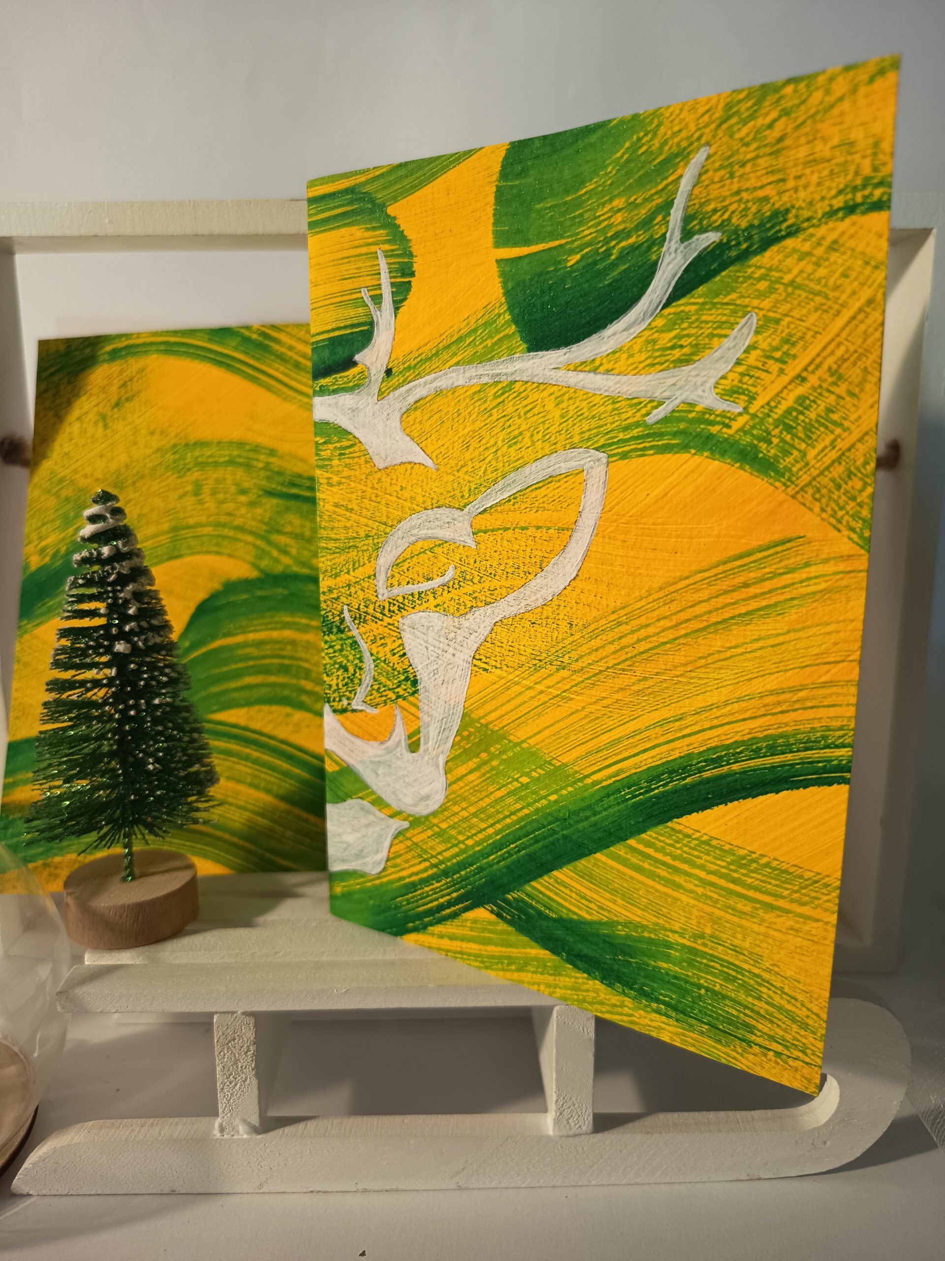 Carte de noël artisanale – Rène — jaune et vert, silhouette de renne, très graphique