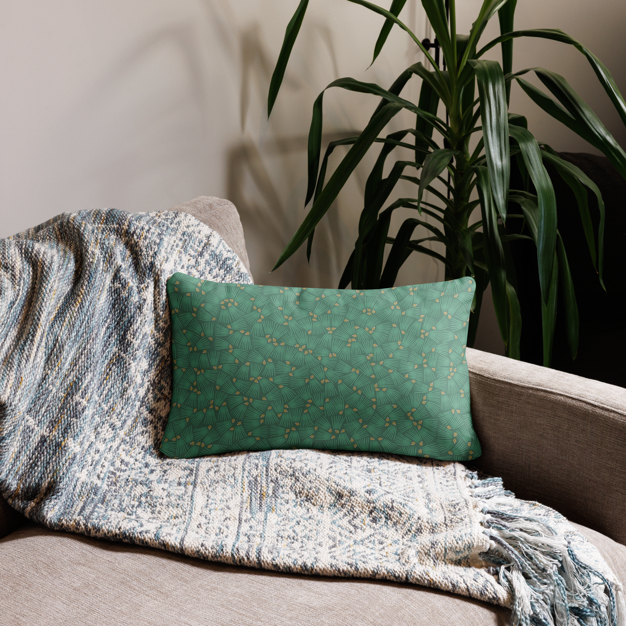 Taie de coussin Pin Ombrage. Un motif pomme de pin qui couvre les saisons les plus piquantes, de l'été à Noël.