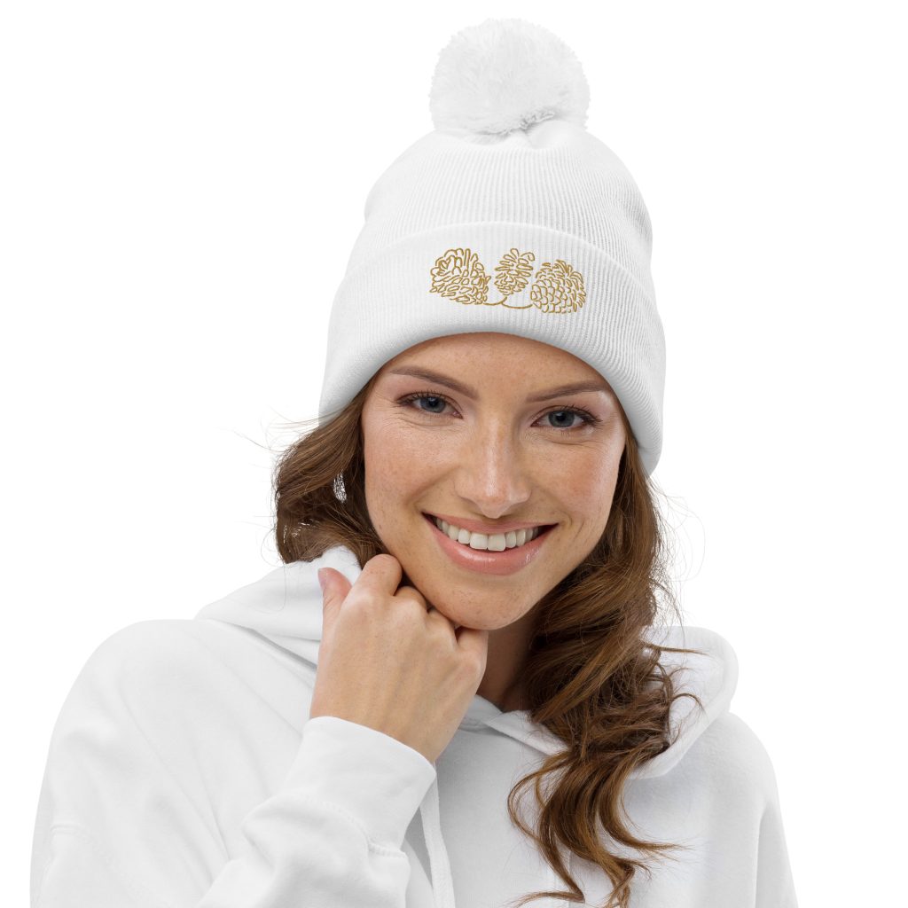 Bonnet a pompom femme motif brodé pomme de pin
