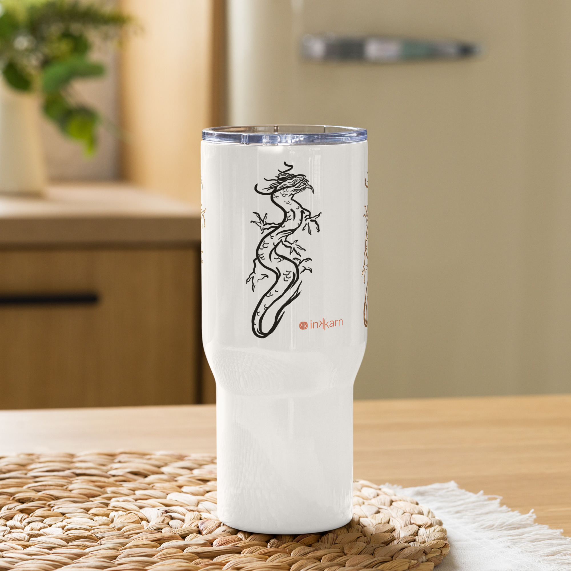 Grand Mug thermos Dragon — Or & Encre. Un mug isotherme en acier inoxydable, pour puiser dans sa force chaque jour.