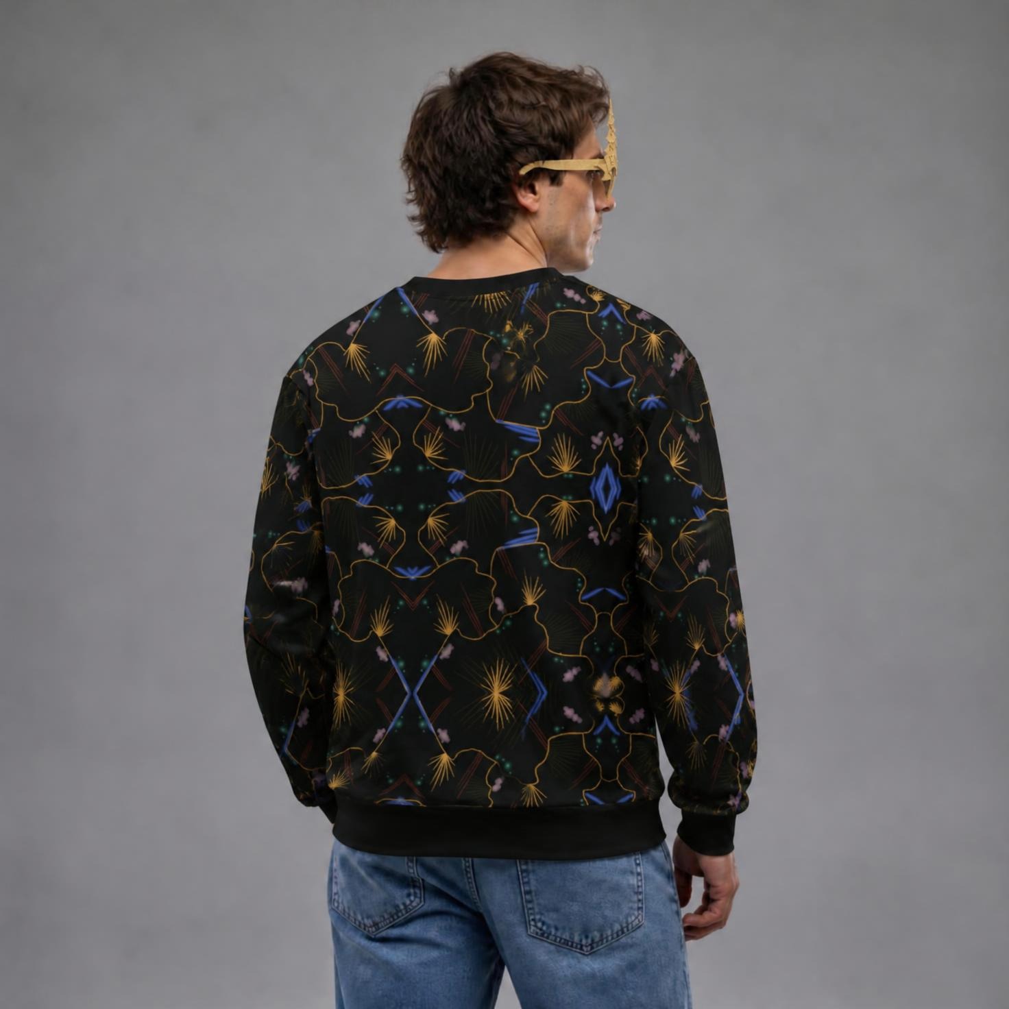 Pull de Noël Cosmos, oversize et noir, dans un esprit streetwear. Tissu épais et doux, conçu pour durer.