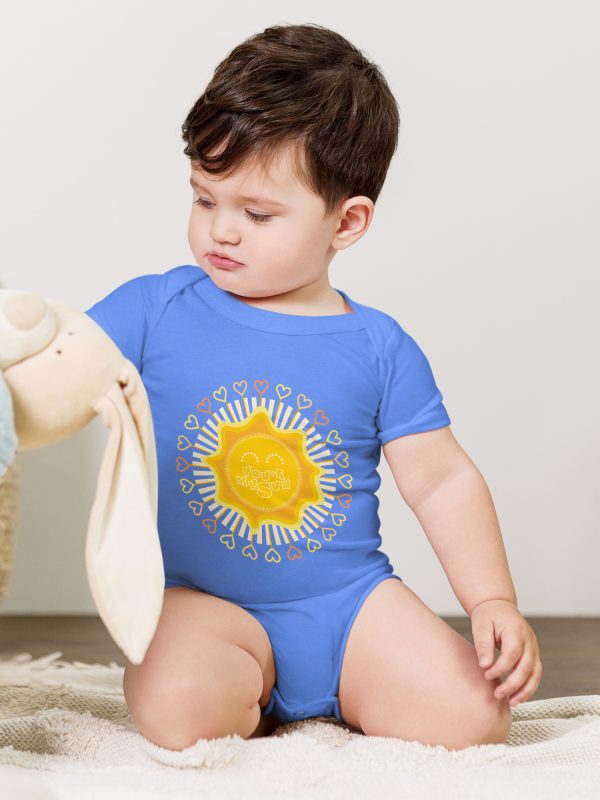 Body Bébé Sun, en coton doux et respirant, avec un motif inspiré de la puissance de l'amour et de la lumière. you're my sun. Bleu