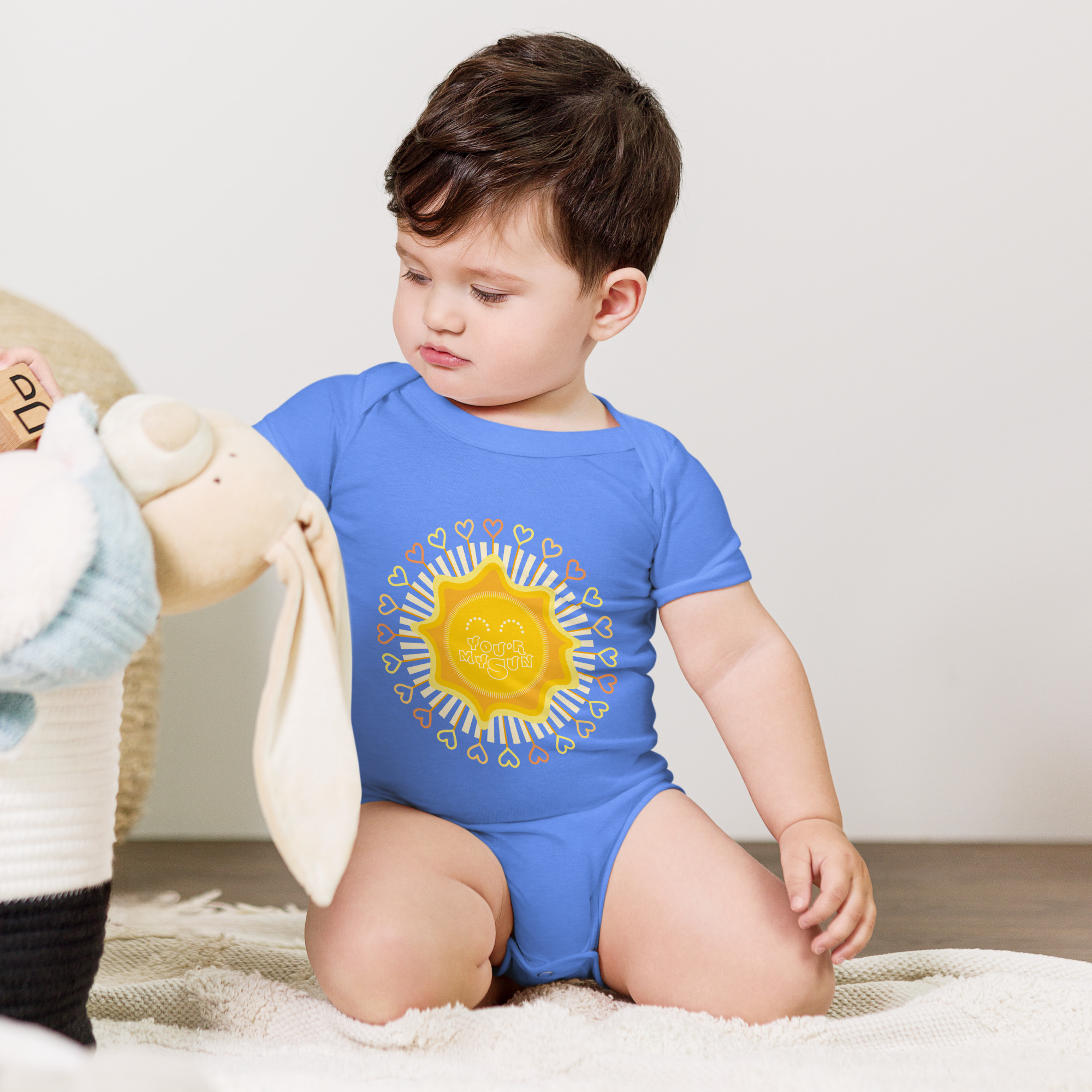 Body Bébé Sun, en coton doux et respirant, avec un motif inspiré de la puissance de l'amour et de la lumière. you're my sun. Bleu